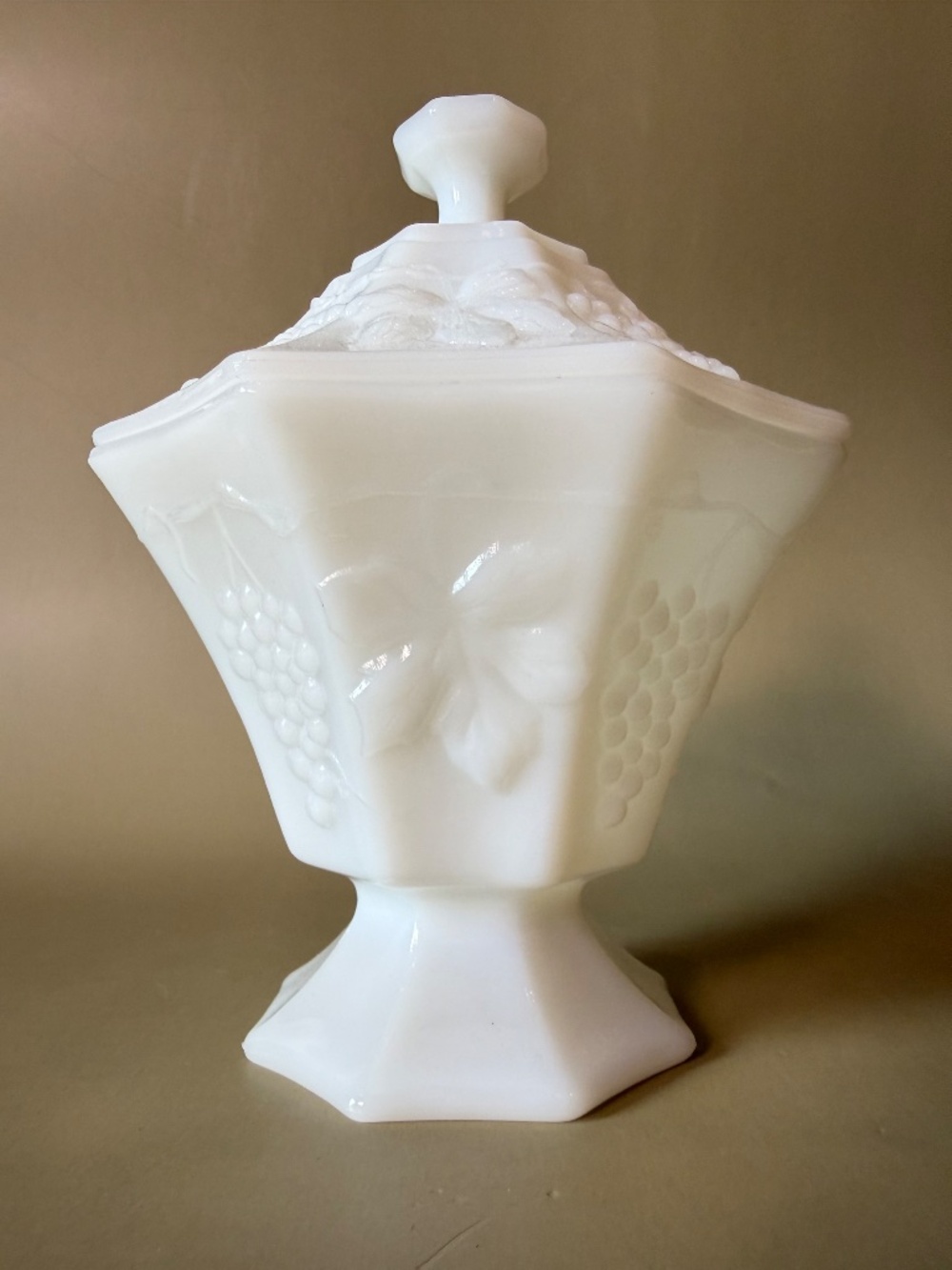 Anchor Hocking Grape Covered Candy Dish | Octagon Lidded Dish - Picture 4 of 9